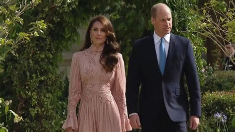 Prince William and Kate surprise guests at Jordan royal wedding | UK ...