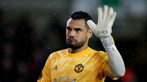 Ex-Man Utd star Sergio Romero set to join Italian minnows Venezia on ...