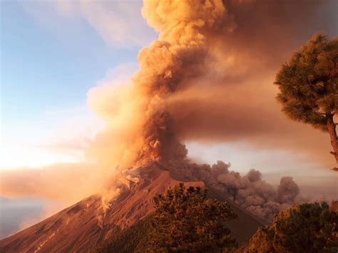 Eruption Fuego volcano in Guatemala: Ashfall, evacuations, dark ash plume rises 1.7km above ...