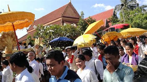 Cambodia Traditional Festival - YouTube