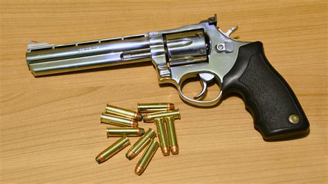 Slika:Taurus revolver 869 .357 magnum.JPG - Wikipedija, prosta enciklopedija