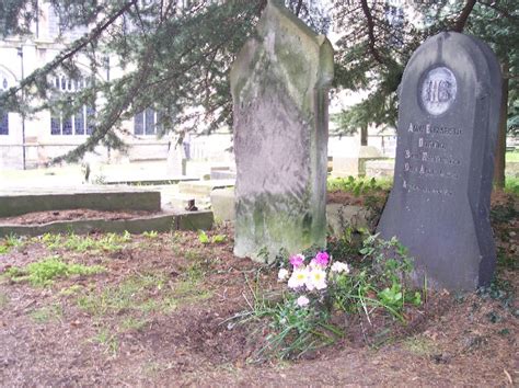 Darwin Grave © Bob Embleton cc-by-sa/2.0 :: Geograph Britain and Ireland