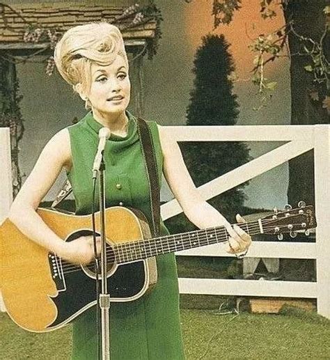 Dolly Parton performing on "The Porter Wagoner Show" (1967) : OldSchoolCool