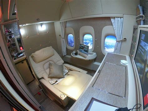 Review: Emirates New First Class Suite on B777-300/ER - SamChui.com