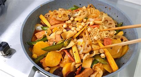 Mala Xiang Guo (Sichuan Spicy Stir-Fry) – LaabiCook