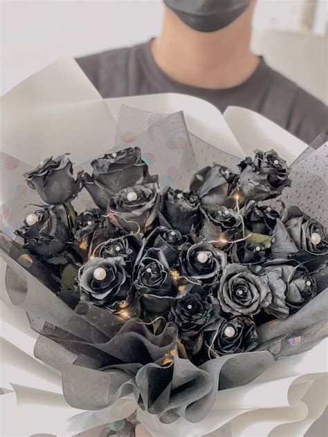 21 Black Rose Bouquet | Ace Flora