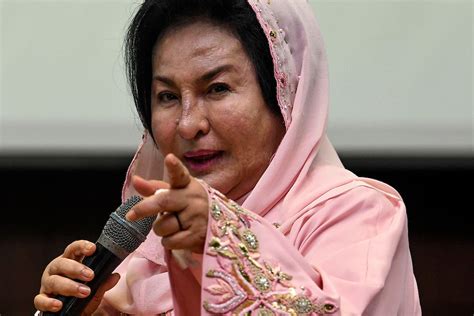 What Bad Plastic Surgery Caused Rosmah Mansor's Distorted Face? | Dr ...