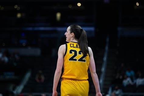 Caitlin Clark wins Dawn Staley, Nancy Lieberman Awards – The Daily Iowan