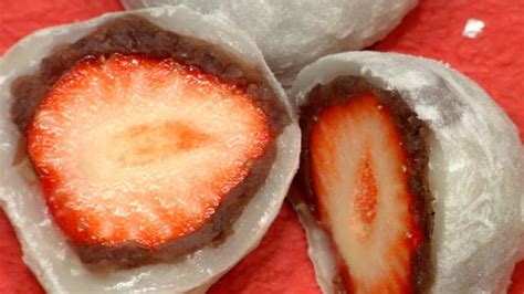 Strawberry Daifuku Recipe (Ichigo Daifuku Mochi with Red Bean Paste) - Cooking with Dog