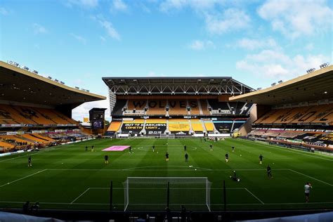 Wolves fans urged to boycott pay-per-view and support food bank ...