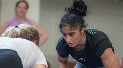 Wrestler Vinesh Phogat Writes To Prime Minister Modi, Says Will Return National Awards ...