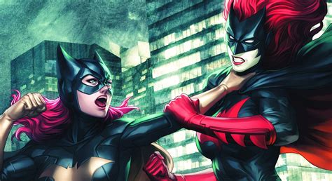 10 Reasons Why Batwoman Is Better Than Batgirl (And 10 Why Batgirl Is Better)