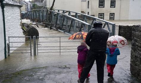 UK tornado tracker: Updates as Met Office predicts extreme weather to ...