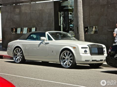 Rolls-Royce Phantom Drophead Coupe - Information and photos - MOMENTcar