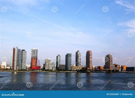 Long Island City (Queens) Skyline Panorama Editorial Photography - Image: 32353687