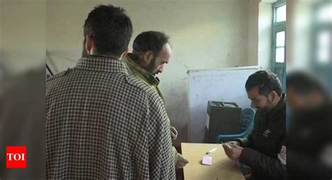 Jammu Kashmir panchayat Election: Polling begins in Jammu and Kashmir panchayat election | India ...