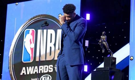 Giannis Antetokounmpo gets emotional in MVP speech - Eurohoops