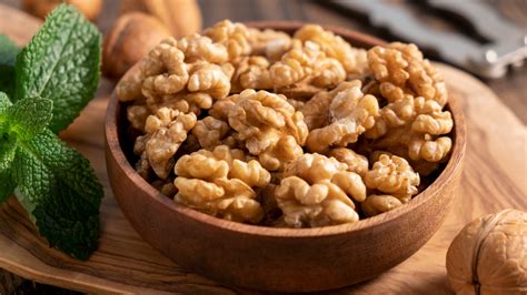 On National Walnut Day, try these 4 healthy walnut recipes | HealthShots