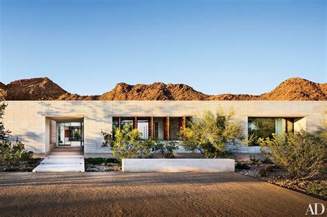 7 Dazzling Homes Built Into the Desert | Desert home exterior, Desert ...