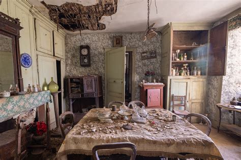 I Discovered A Several-Hundred-Year-Old Abandoned Farmhouse In France ...