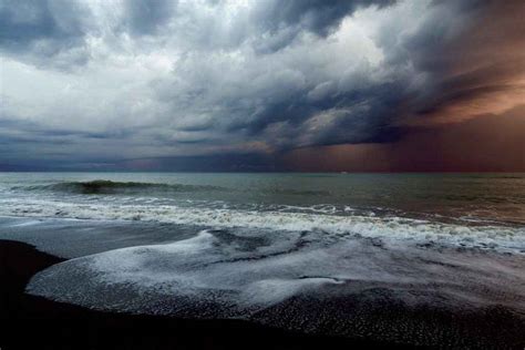 The Haunted Lights and Open Graveyards of Dumas Beach - Tripoto