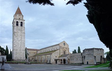 Basilica di Santa Maria Assunta (Aquileia) - Wikipedia | Cattedrali, Santa maria, Chiesa