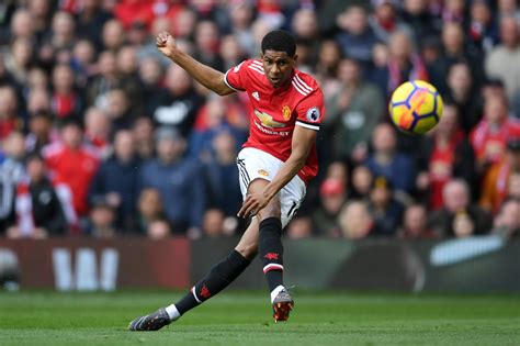 Rashford strengthens Man Utd's grip on second