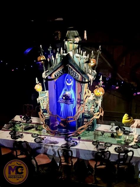 disneyland haunted mansion holiday gingerbread house 2023 - MiceChat