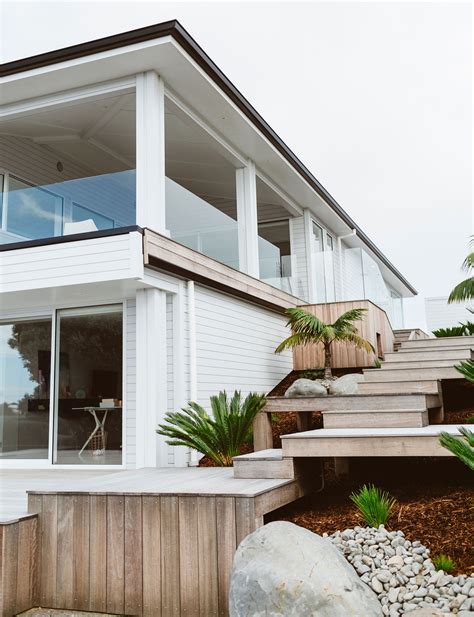 They moved out of a dream beachfront home and into a suburban do-up! But for this design-savvy ...