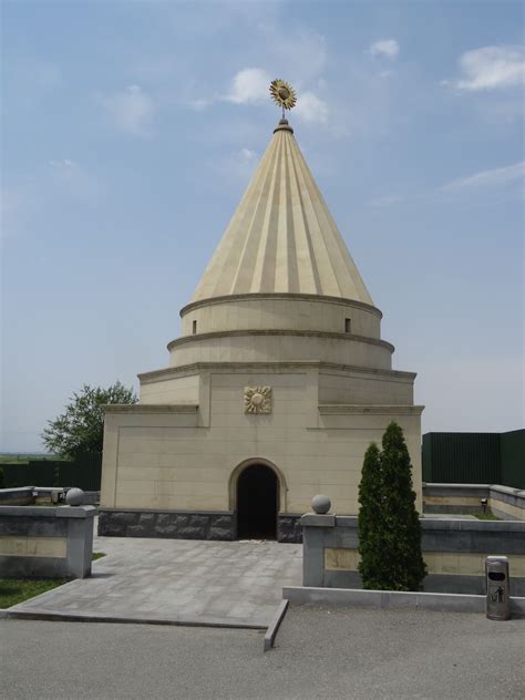 Yazidi temple | Architektur, Schöne orte, Tempel