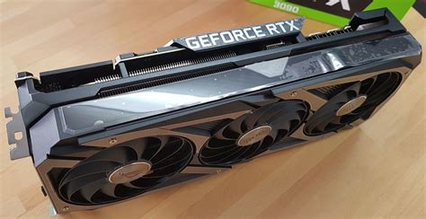 (Unboxing) ASUS ROG Strix GeForce RTX 3090 OC 24GB | Geeks3D