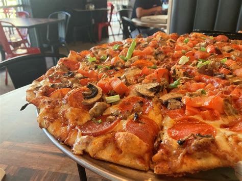 Round Table Pizza serves up first slices in San Antonio