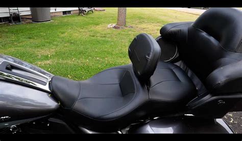 Street Glide Solo Seat With Backrest