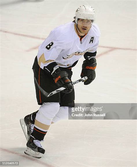 667 Teemu Selanne Stanley Cup Photos & High Res Pictures - Getty Images