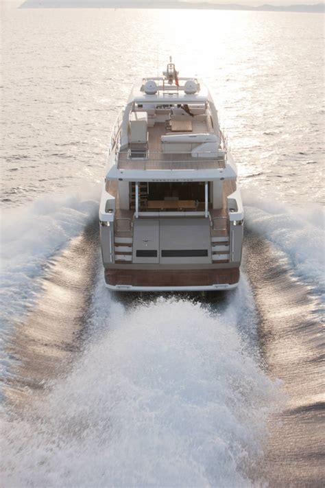 Yacht PRESTIGE 750, F-Line luxury yachts Yacht