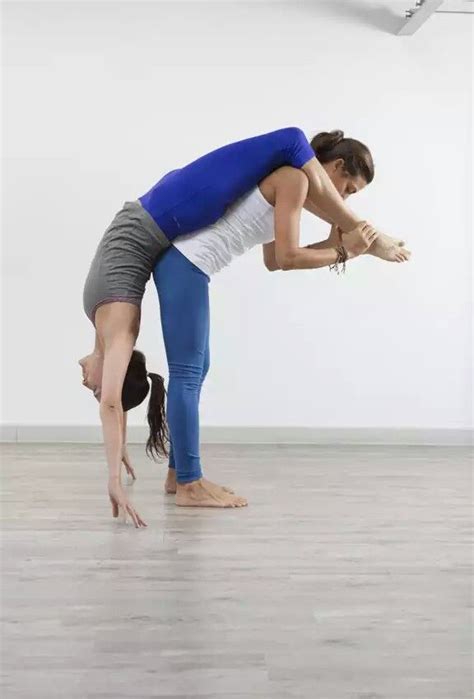 Pin von Дарья auf Acroyoga | Partner yoga, Yoga, Yoga posen für anfänger