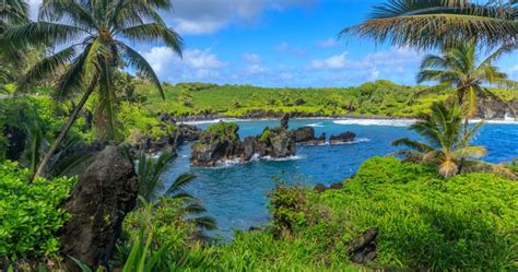 Hana Highway's Waterfalls & Beaches: Exploring The Natural Beauty Of ...