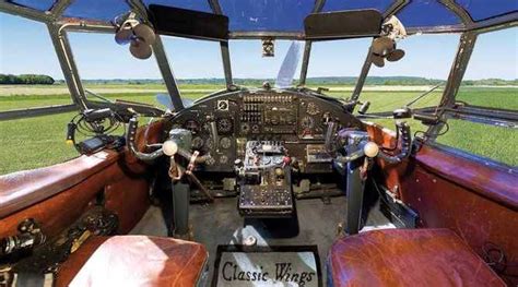 Copilot im Cockpit der Antonov AN-2