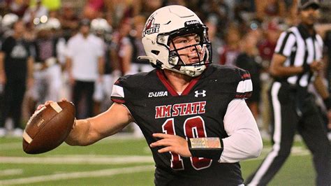 New Mexico State's Diego Pavia tries to make play with helmet twisted around | Fox News