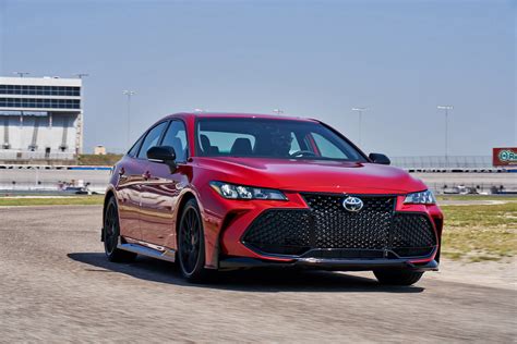 Ra mắt Toyota Camry và Avalon TRD 2019, giá từ 31.000 USD