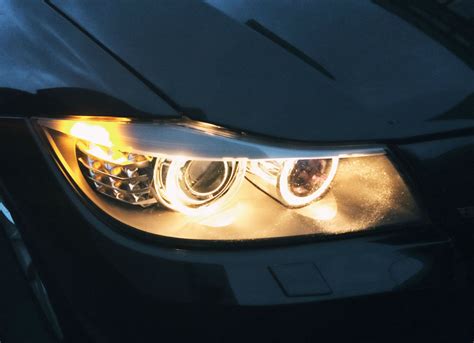 What Are Projector Headlights?