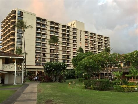 Royal Lahaina Resort: Where You're Lucky Enough to Stay By the Sea