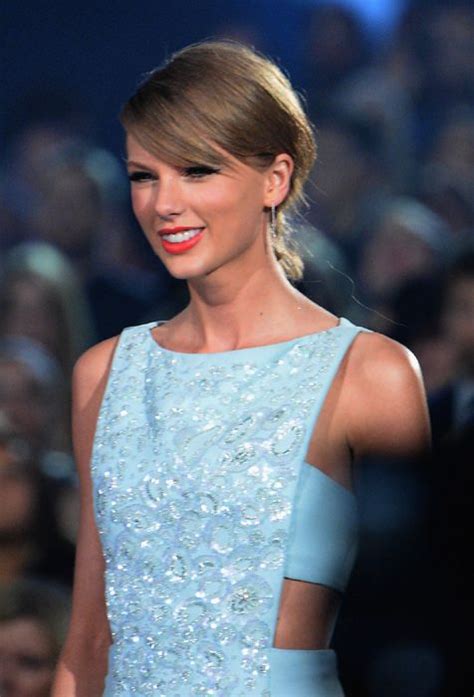 Taylor Swift's mum gives emotional speech at the 2015 Academy of ...