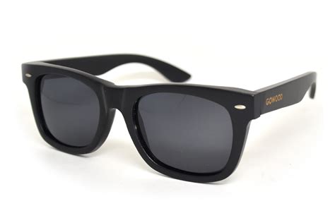 Wayfarer style sunglasses black | Go Wood