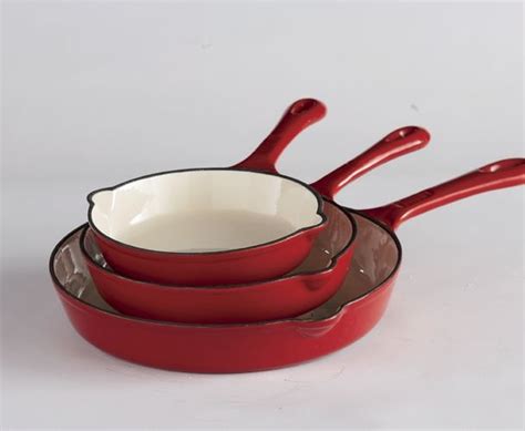 Enamel coated cast iron skillet - want it! | Enameled cast iron skillet, Cast iron skillet set ...