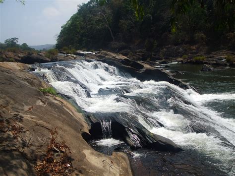 vazhachal-waterfalls - Kerala Picnic Spot