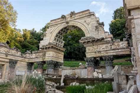 Roman Ruin Romische Ruine in Schonbrunn Gardens Stock Photo - Image of europe, building: 254879680