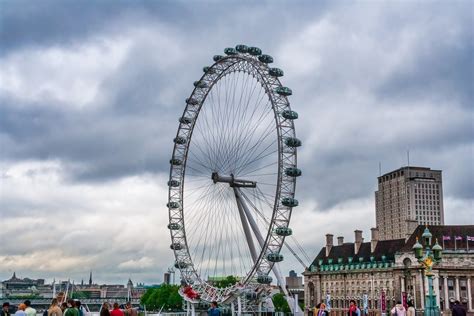 Glooomy skies and the London Eye, London, UK | Sergei Mutovkin | Flickr