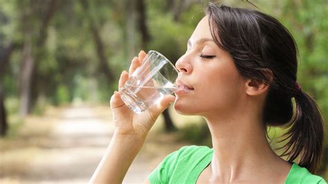 5 Ways Drinking Water Can Improve Your Oral Health - Carillon Family Dental