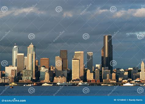 Seattle Waterfront at Sunset Stock Photo - Image of tower, needle: 1216842